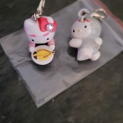 2 CHARMS SANRIO HELLO KITTY 