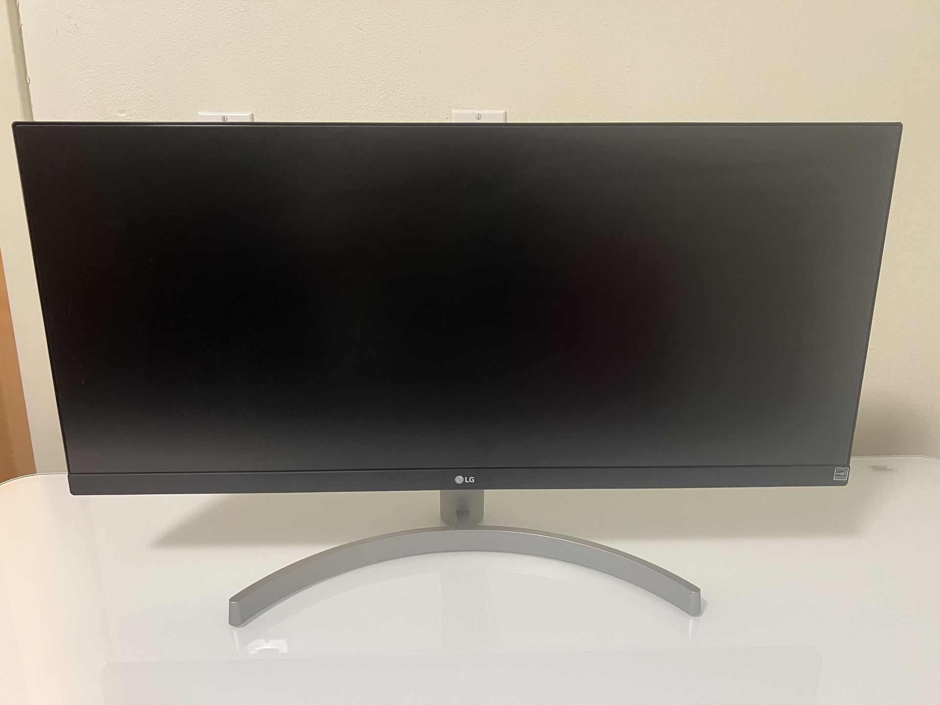 LG 29WK600-W 29" UltraWide 21:9 WFHD (2560 x 1080) IPS Monitor with HDR10 and FreeSync