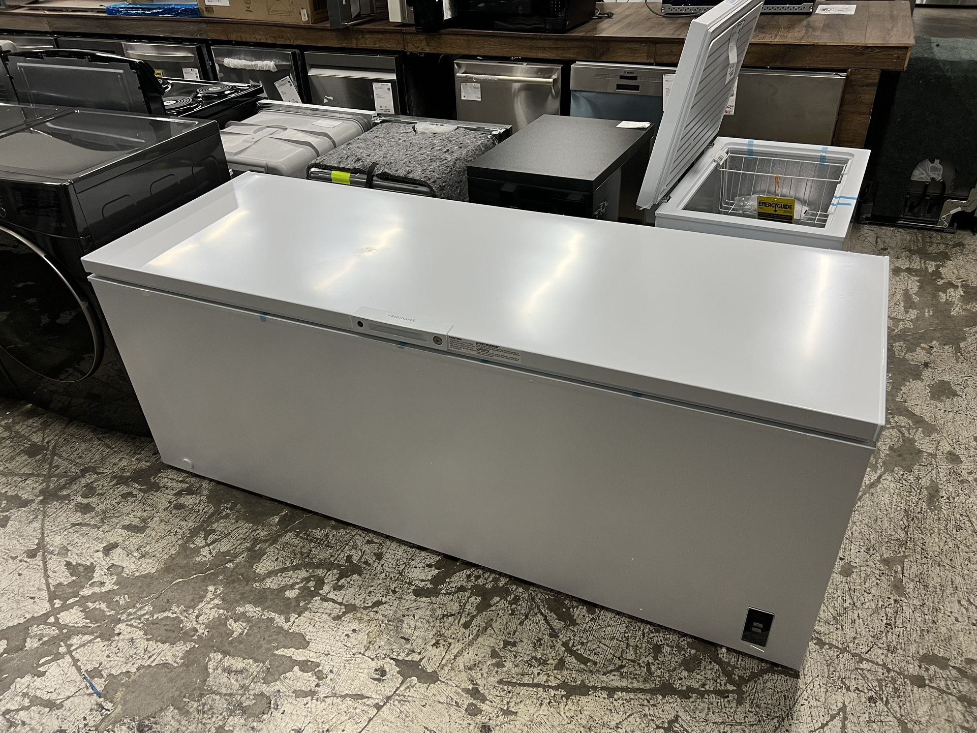 Frigidaire 25cu.ft Chest Freezer - 🔥HOT ITEM🔥