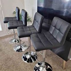 Sleek Black Bar Stools with Adjustable Height – Perfect for a Stylish Addition to Your Kitchen or Bar Area! 🍹✨ Visit us at BetterHomeFurnitures.com