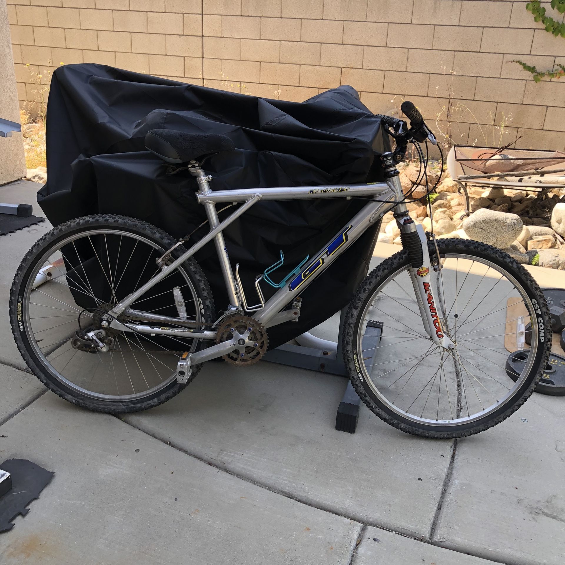 GT Ricochet MTB Mountain Bike 7005 Alloy Silver MTB ATB 26" wheels. Medium/Large Frame. This bike is ready to ride, tires hold air and it shifts into