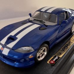 Bburago 1/24 scale diecast model of a 1996 Dodge Viper GTS Coupe