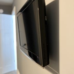 Samsung 27” Tv And Remote