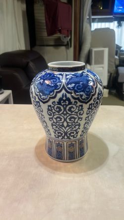 Vintage Gold Imari Japanese Porcelain Vase No Lid $40