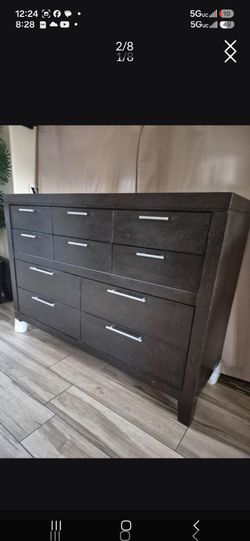 Beautiful dresser Exelent Condition