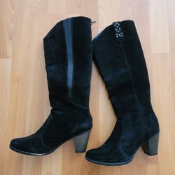Women's Sz 7.5 M Black Suede Look Material Mid calf Boots Fashion Heeled Pull on