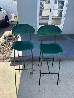 ✅ Set of 2 stools