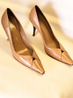 Stuart Weitzman Taupe tan pumps heels Sz 6