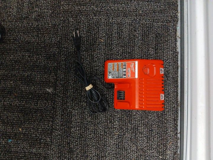 Milwaukee M12 M18 Charger Exel Cond