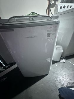 Used AC Frigidaire 14,000 BTU Portable Super Cold