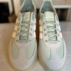 Adidas Women’s Size 9.5