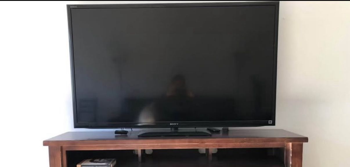 Sony Bravia 60” Tv  + Roku Stick