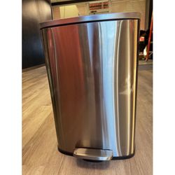 Qualia Stainless Steel Trashcan With Step