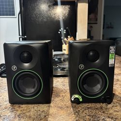 CR3.5 (BT) Studio Speakers