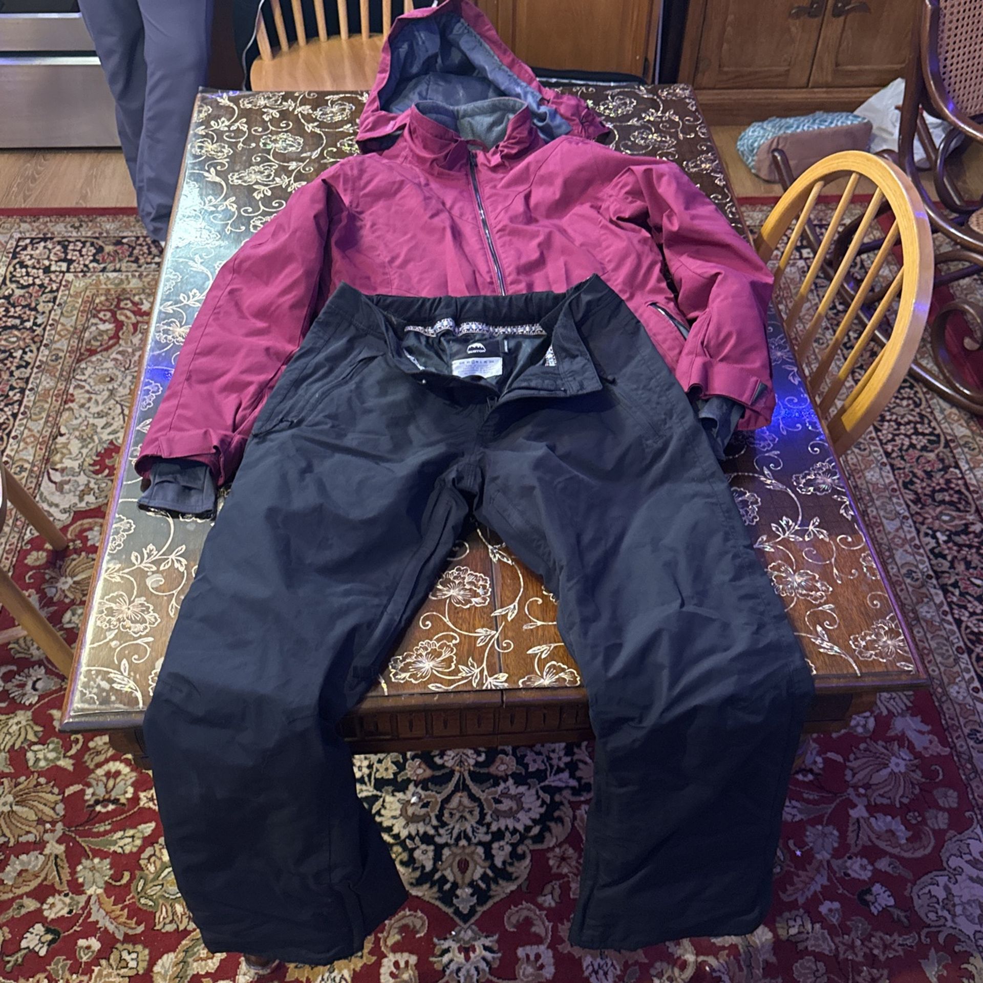 Small Women’s Burton & Boulder Ski Snow Board Outfit