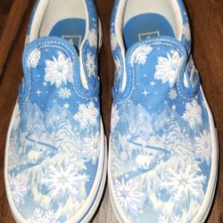 Girls Sz 2 Winter Wonderland Slip-On Vans, Worn Once, In Perfect Condition, just in time for the holidays!