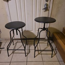 2 Bar Stools 