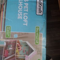 4 ft brand new dollhouse