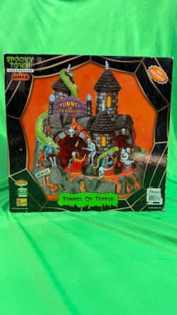 Lemax Spooky Town “Tunnel of Terror”