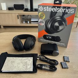 SteelSeries Arctis Nova Pro Wireless for PS5/PC + Base Station + 2 Batteries