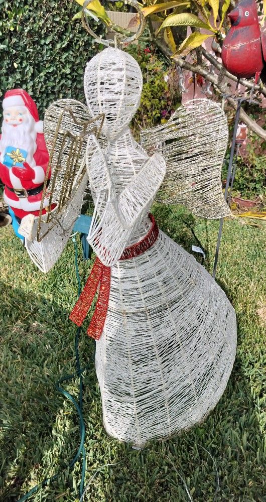 Brand, Holiday Time, Christmas Holiday Nativity, Lighted Angel with Wings, Harp, Halo, Red Sash, Light Up Brightly, White & Gold, Excellent Condition.