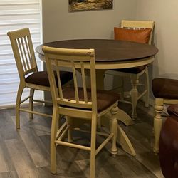 Dining Table /  Mesa de comedor 