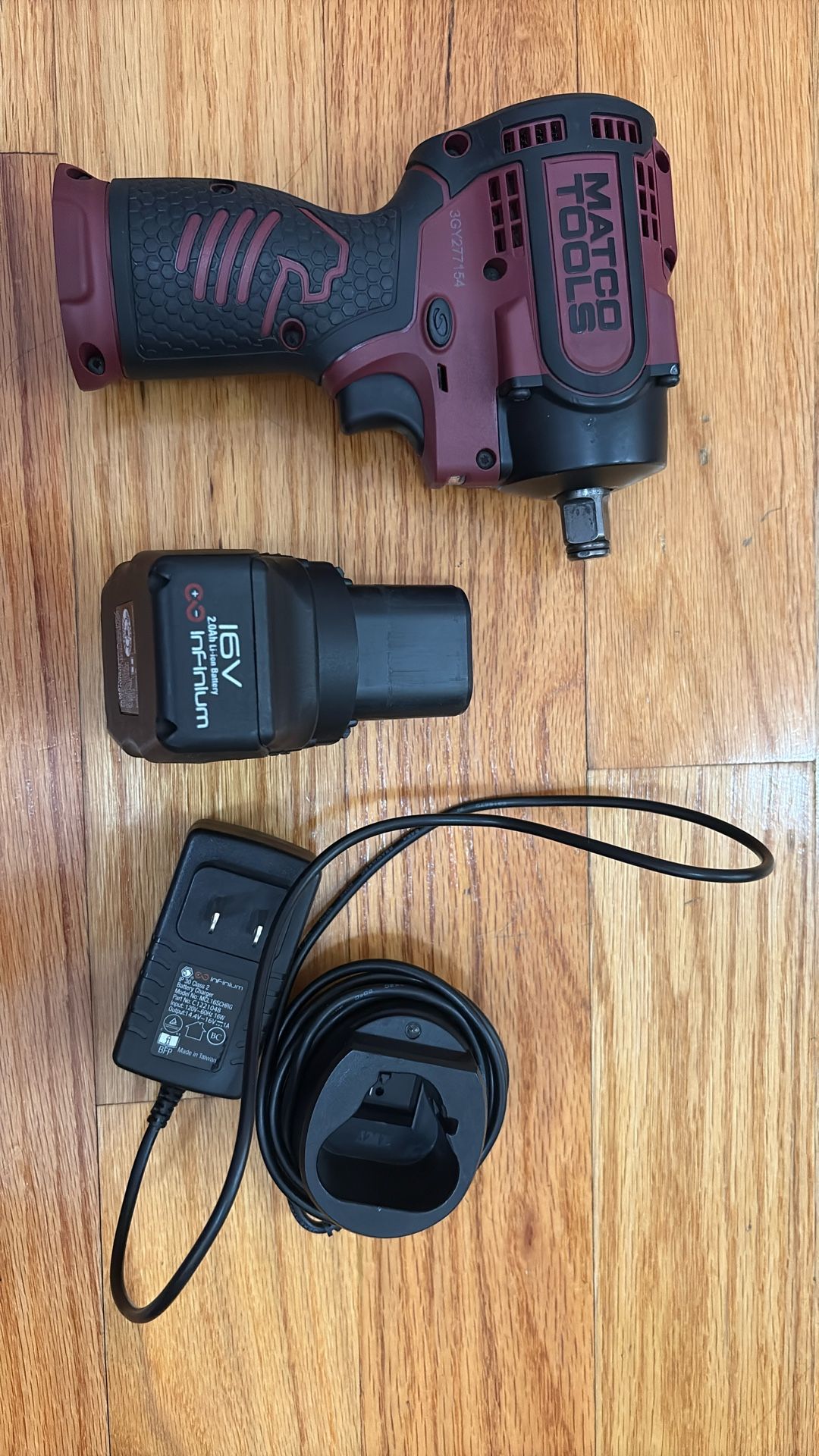 Matco 16V CORDLESS INFINIUM™ 3/8" DRIVE STUBBY IMPACT With Battery And Charger