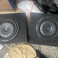 2 12 inch CVT Kicker Subwoofers and 600 Watt amp
