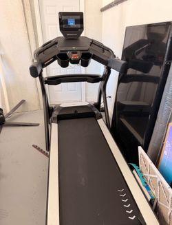 Bowflex Treadmill with Touchscreen – Practically New