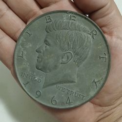 Giant JFK Coin 4in 
