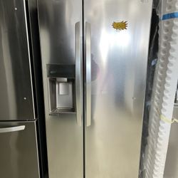 LG 33inch. Side-by-Side With Ice Dispenser Refrigerator 
