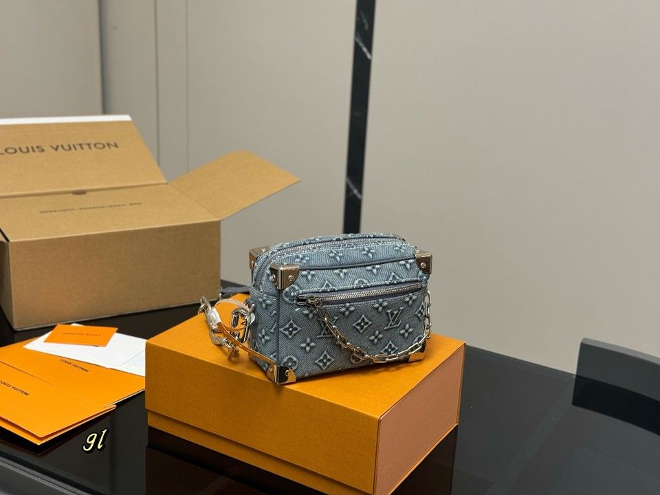 Box Shoulder Bag