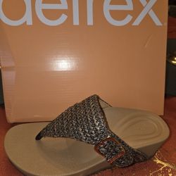 Aetrex Kate Brown Woven Sandels. Water Friendly, Aetrex Signature Arch Support,Hi Tech UltraSky Cushioning, and Advanced Anti Microbial Technology.Siz