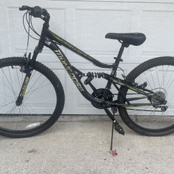 Like New Mongoose Bycicle Aluminium Frame 26 Inch