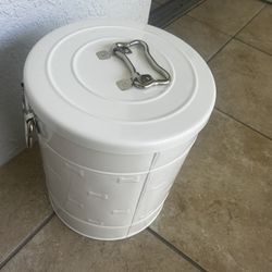 Pet Food Container 