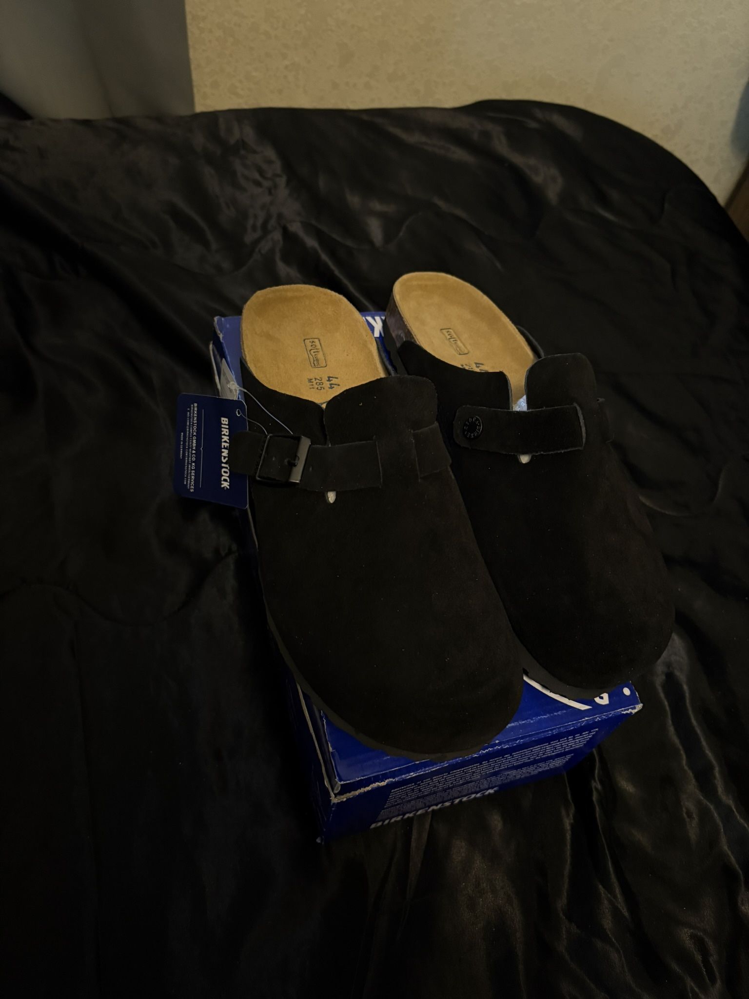 black birkenstock clogs