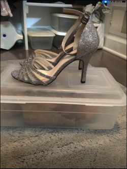Women’s shoe size 6