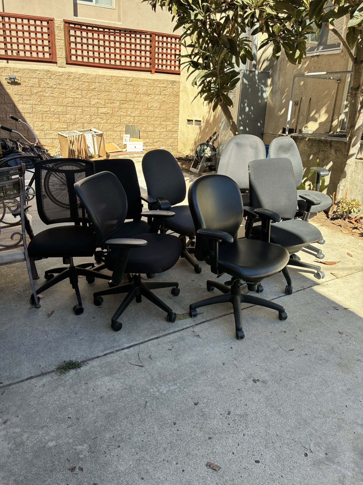 Office Chairs / Gaming Chairs 