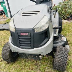Tractor for the yard CRAFTSMAN The tractor was working six months ago but right now that I wanted to turn it on it no longer turns on because the batt