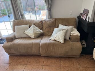 FREE Sofá and Loveseat