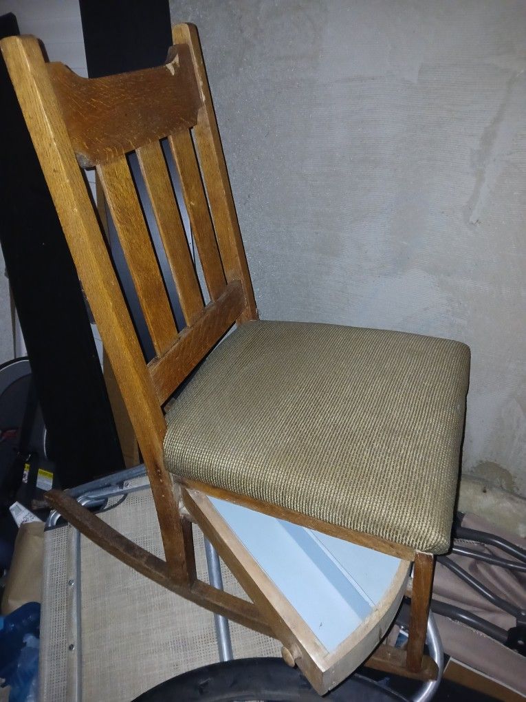 Rocking Chair With Slide Drawer