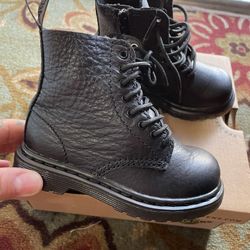 Toddler Dr. Martens Size 7 New In Box