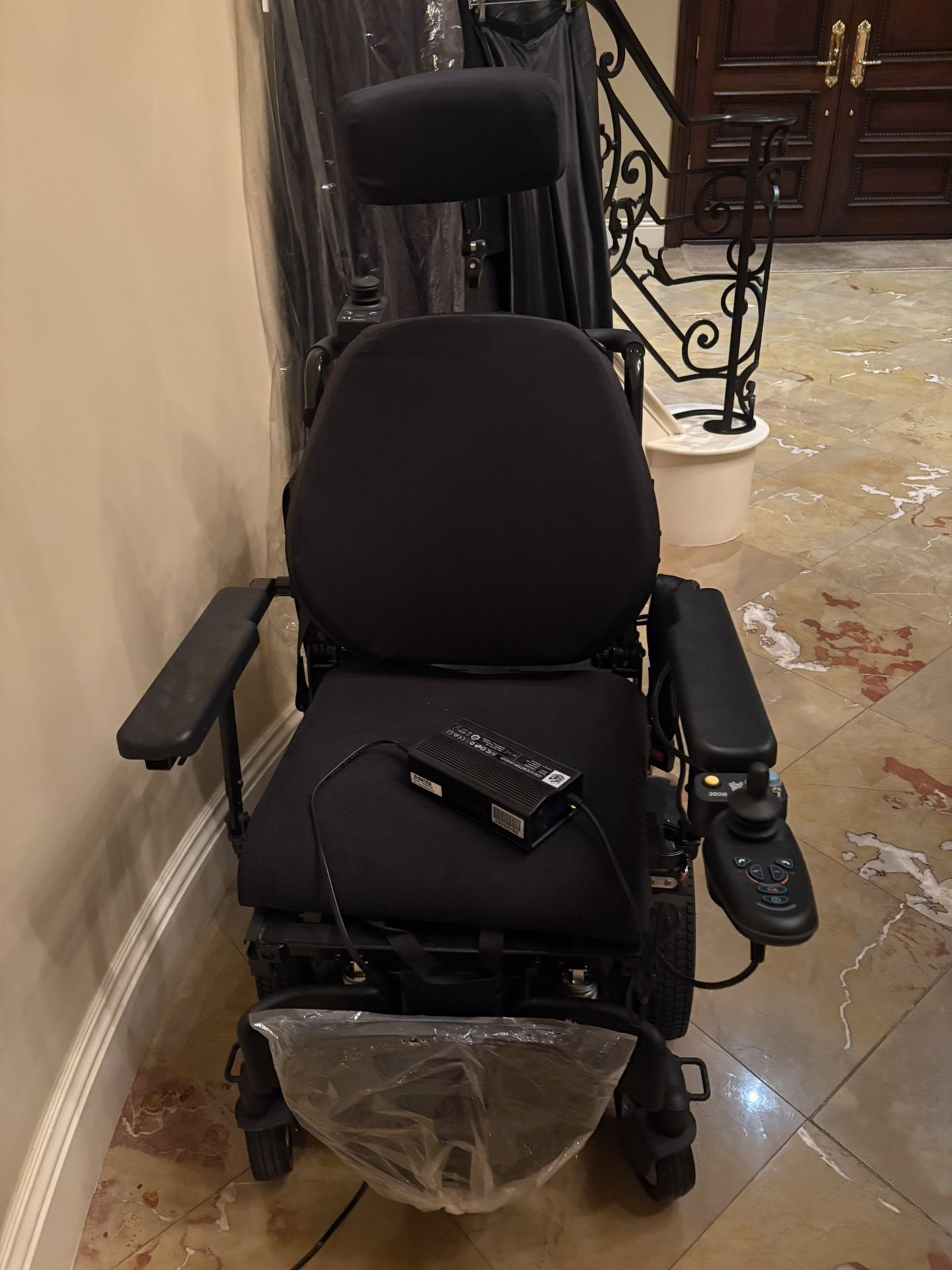 Avid velocity P325 Electric Wheelchair