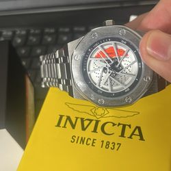 Invicta Speedway 69484 – Stylish & Sporty Men’s Watch