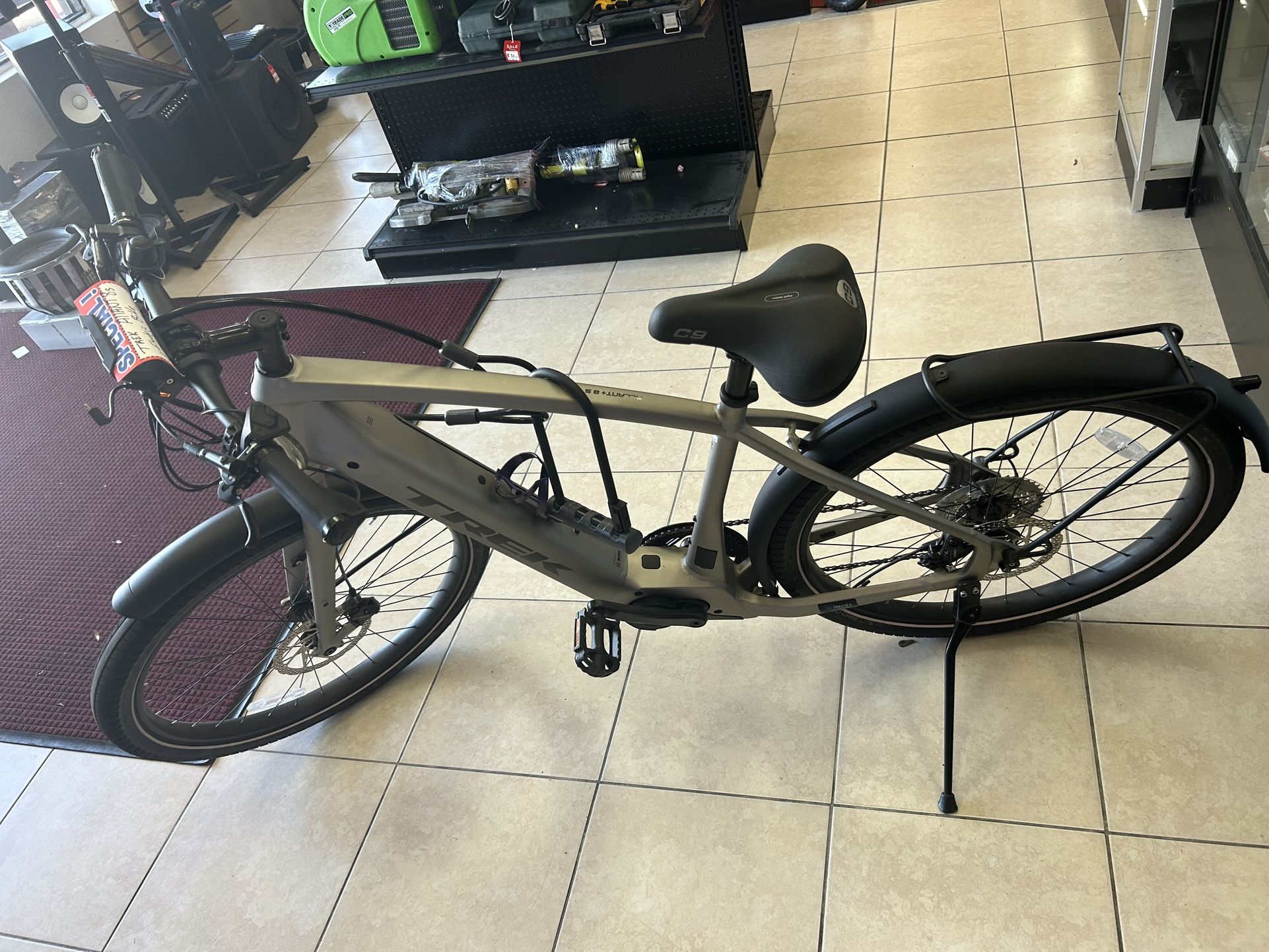Trek Allant 8s Electric Bike W/charger