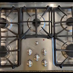 GE Profile™ 36" Built-In Gas Cooktop with 5 burners (control lock capacity)