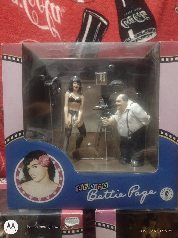 BETTIE PAGE Lingerie Photo Studio Dark Horse Comics RETIRED Action Figure