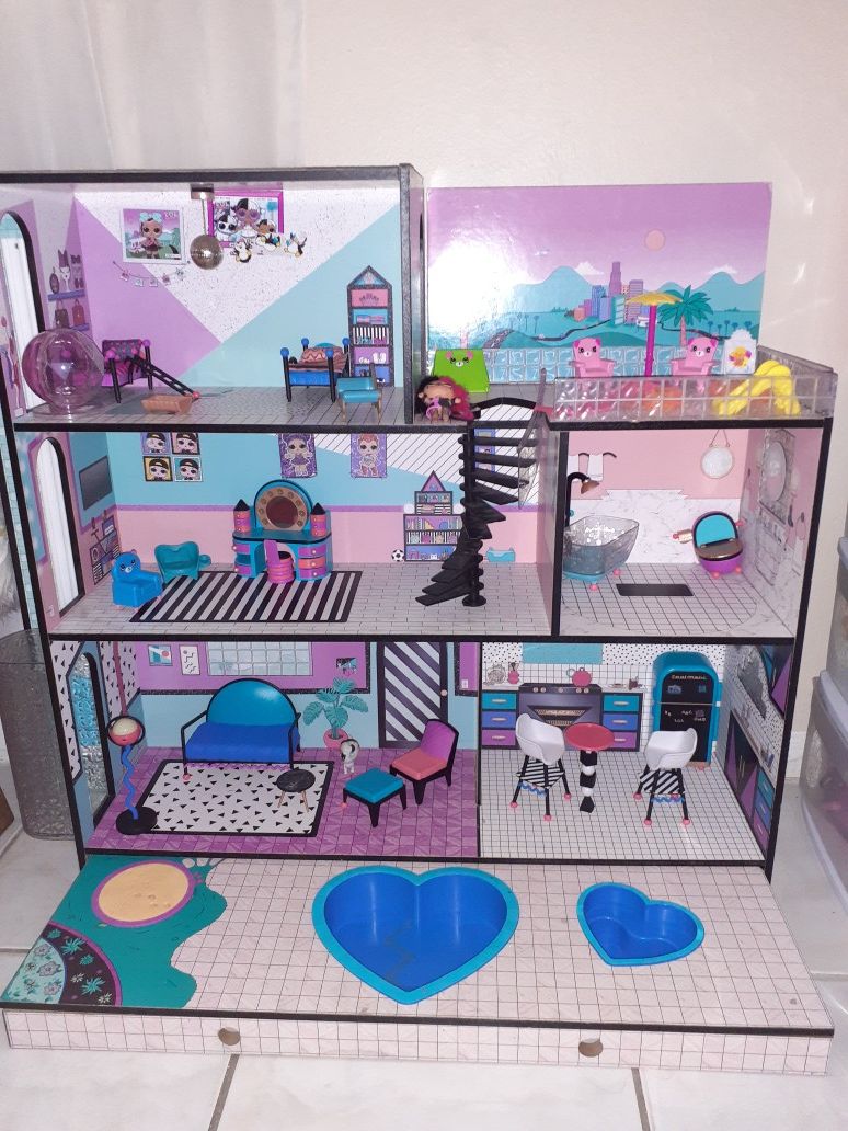 LOL doll house and dolls with accessories