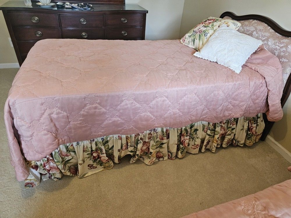 ANTIQUE TWIN BED
