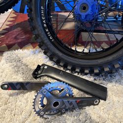 Carbon Crankset & Post 